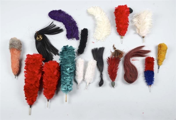 LOT OF VARIOUS SIZES AND STYLES OF HACKLE PLUMES  