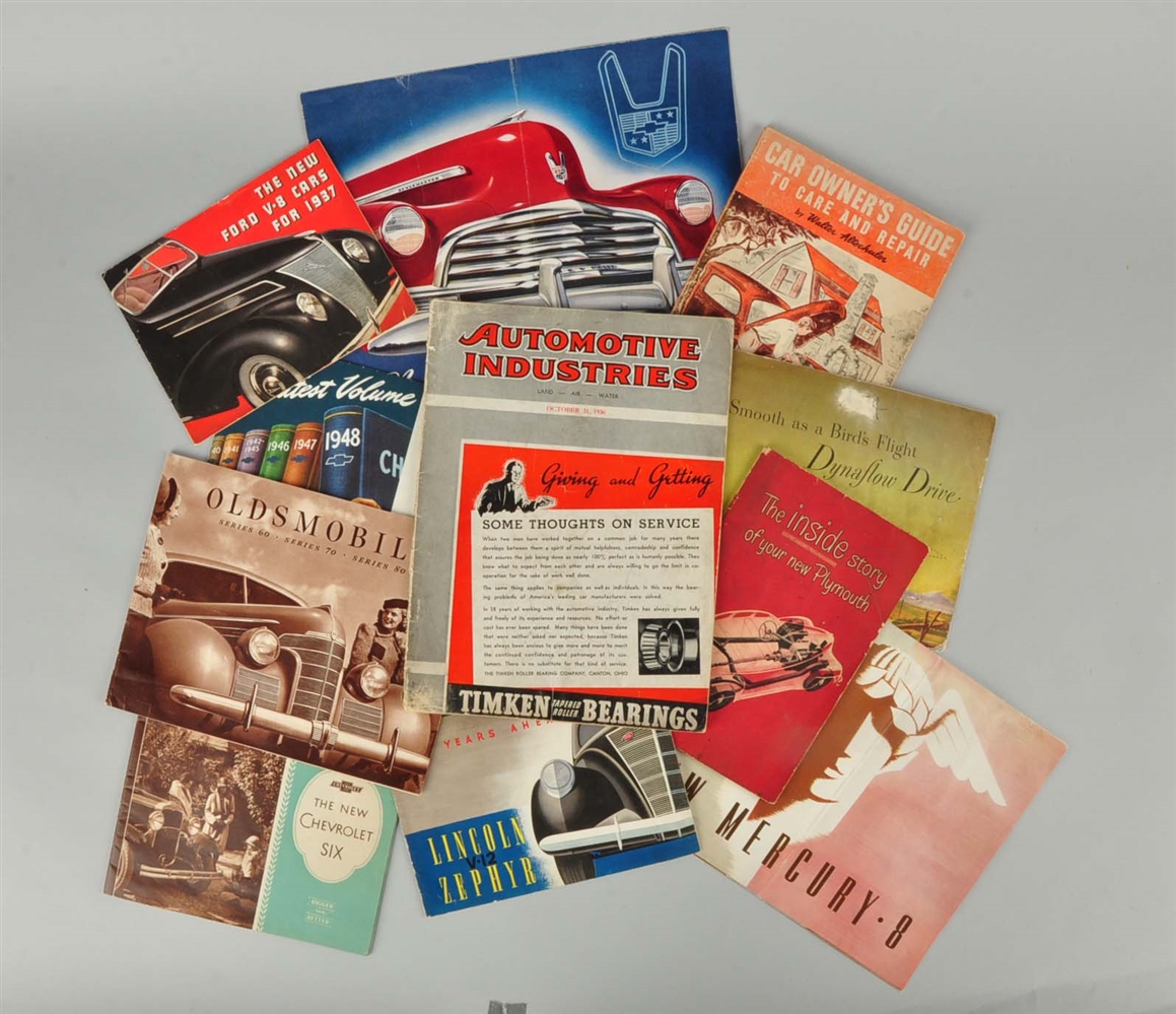 LOT OF ASSORTED AUTOMOBILE ADVERTISING PAPERS.