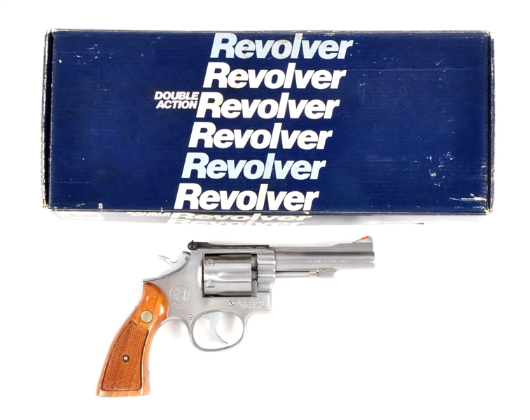 (M) BOXED S&W MODEL 67-1 REVOLVER.                