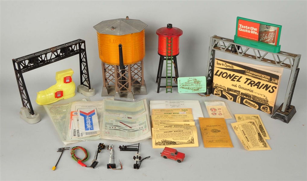 LOT OF ASSORTED TRAIN ACCESSORIES.