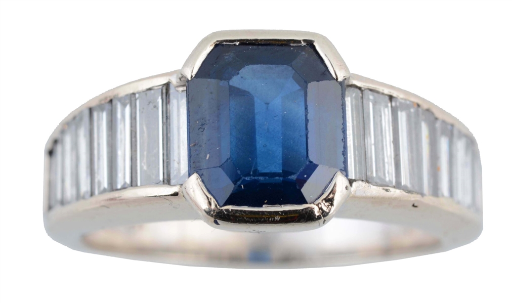 NATURAL BLUE SAPPHIRE & DIAMOND RING.             