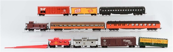LOT OF 10: HO SCALE TRAINS.