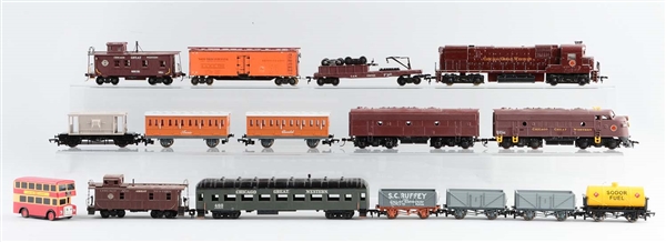 LOT OF 16: ASSORTED HO TRAINS.