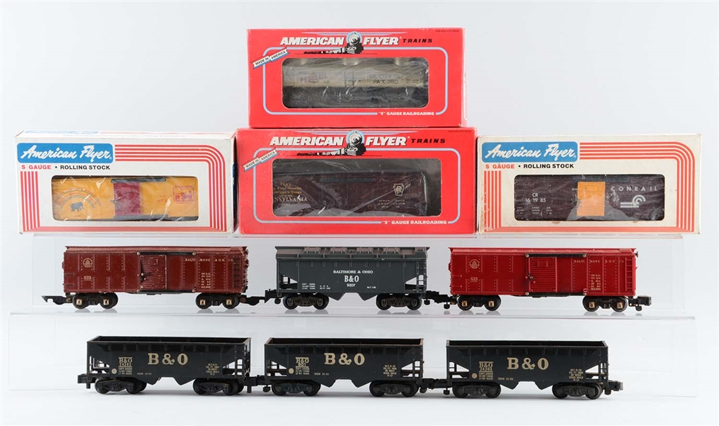 LOT OF 10: AMERICAN FLYER FREIGHT CARS.