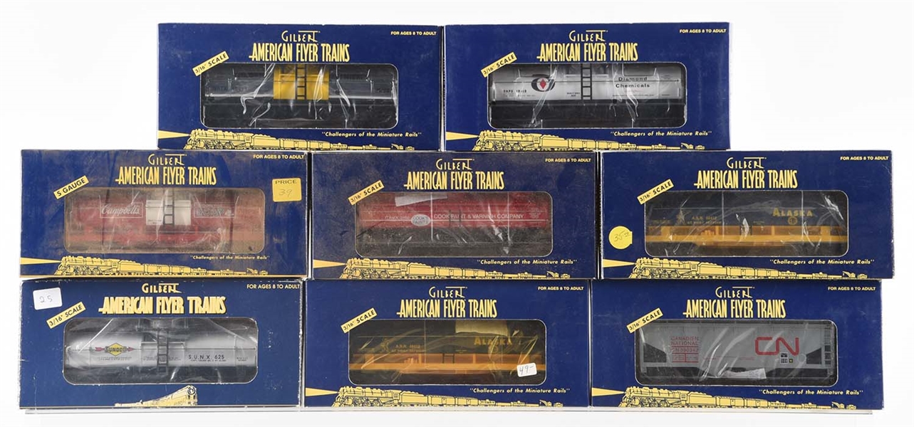 LOT OF 8: AMERICAN FLYER FREIGHT CARS.