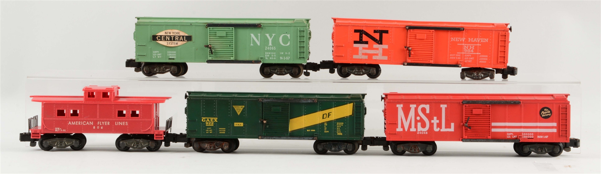 LOT OF 5: FREIGHT CARS. 