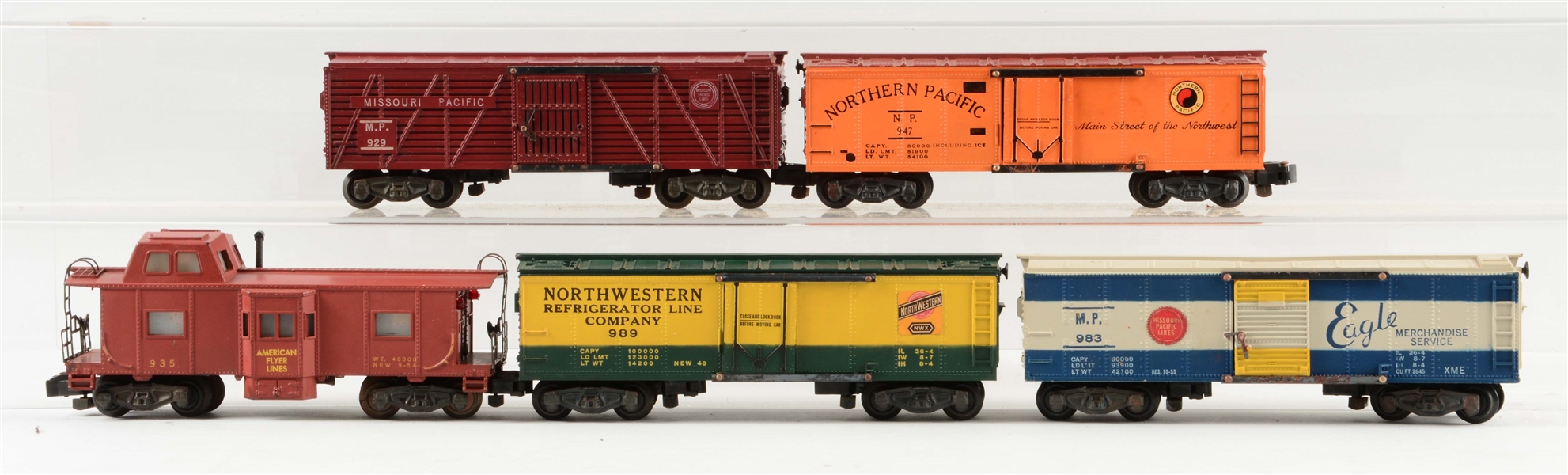 LOT OF 5: AMERICAN FLYER FREIGHT CARS.