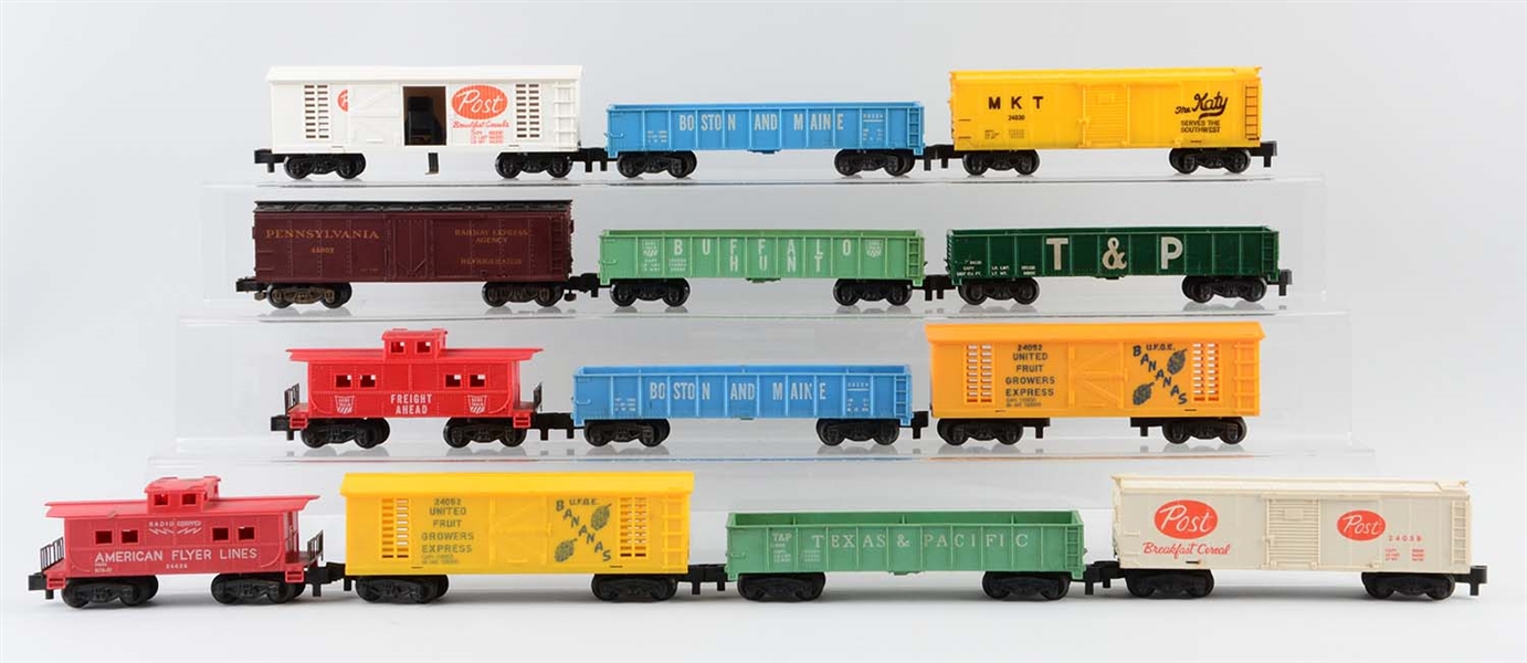 LOT OF 13: ASSORTED AMERICAN FLYER FREIGHT CARS. 