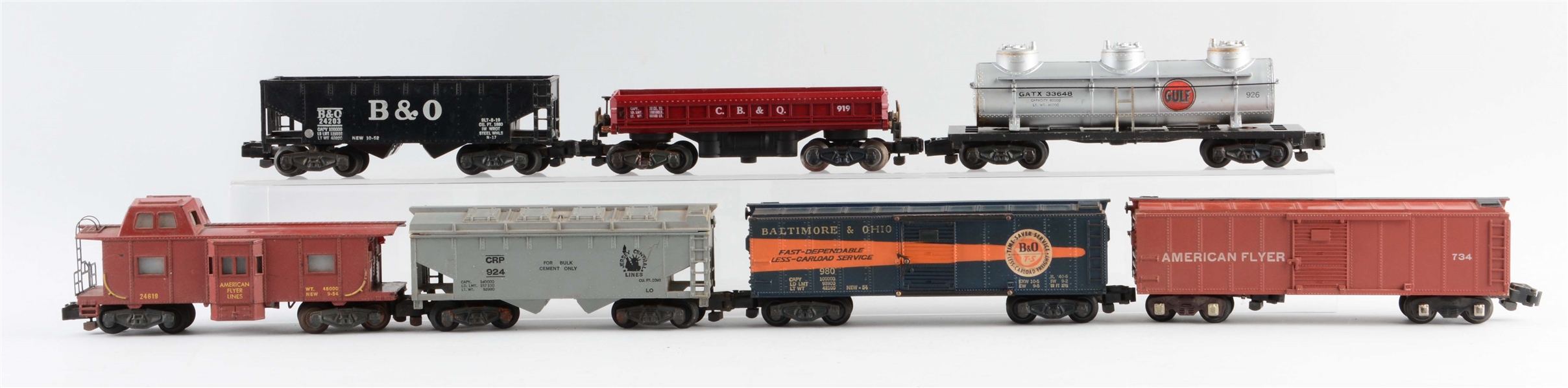 LOT OF 7: AMERICAN FLYER FREIGHT CARS.