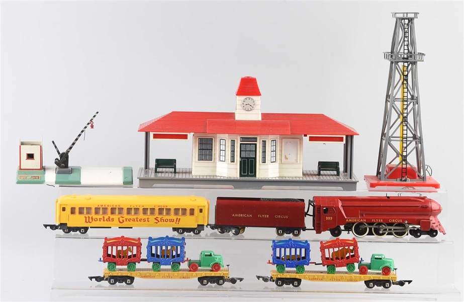 AMERICAN FLYER TRAIN SET WITH ACCESSORIES.