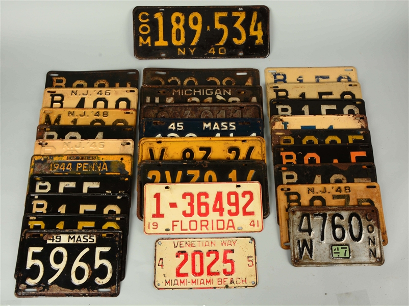 LOT OF 25+: 1940S AUTO LICENSE PLATES.