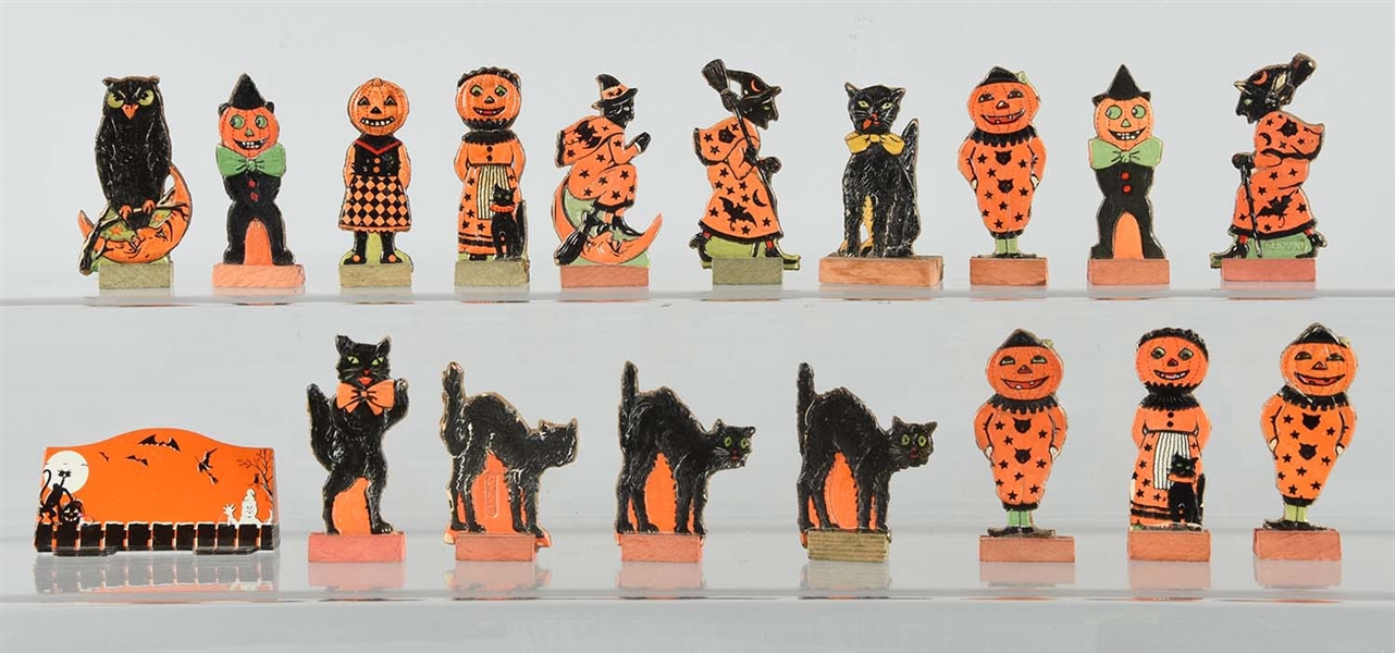 LOT OF 15: VINTAGE HALLOWEEN PARTY FAVORS. 