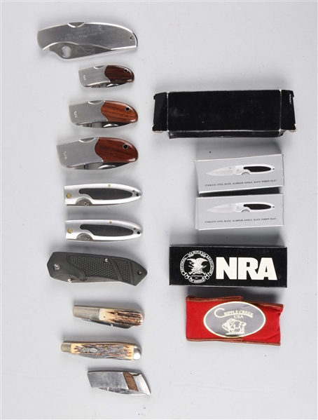 LOT OF 10: FOLDING KNIVES BY BERETTA, SCHRADE AND OTHERS.