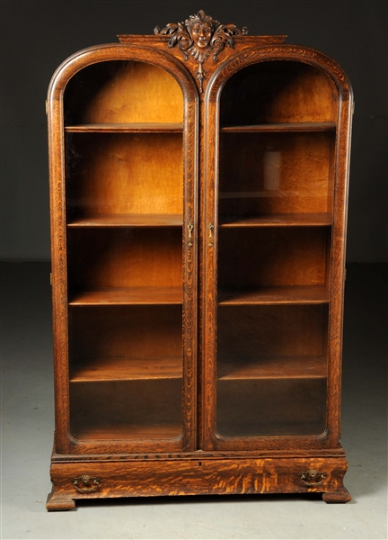 LATE 19TH CENTURY VICTORIAN OAK BOOKCASE WITH CARVED FACE. 