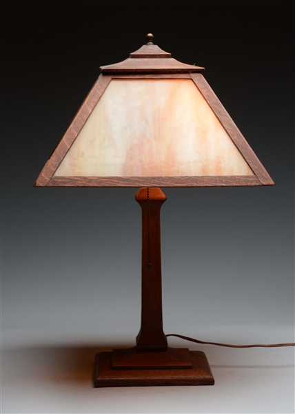 MISSION ARTS & CRAFTS LAMP WITH BROWN SLAG GLASS SHADE. 