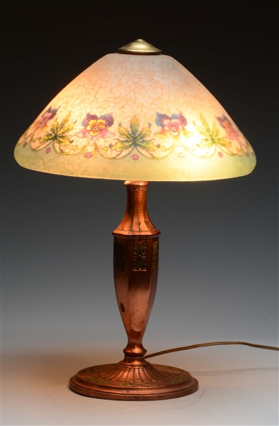 LAMP WITH REVERSE ON GLASS SHADE. 