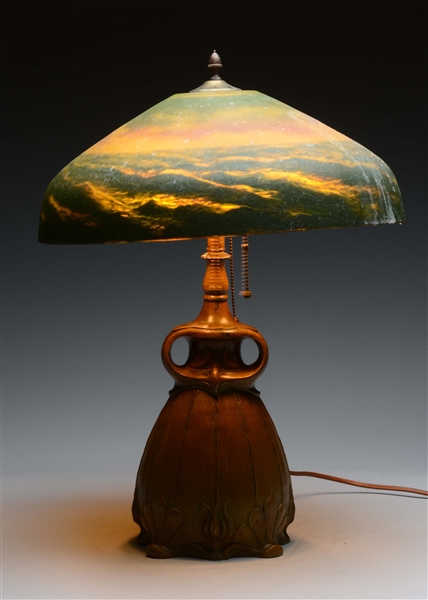 LAMP WITH REVERSE ON GLASS SHADE. 