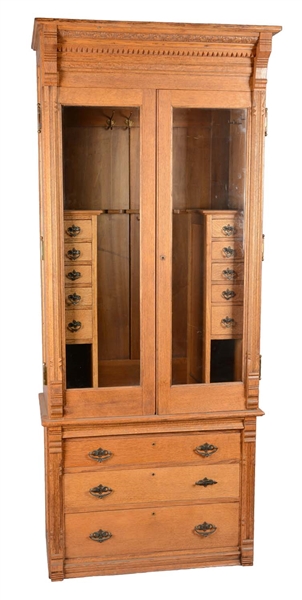 ANTIQUE GENTELMANS RIFLE CABINET. 