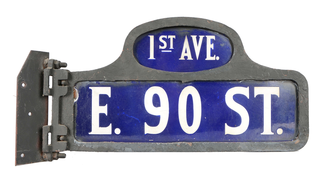 VINTAGE PORCELAIN STREET SIGN. 