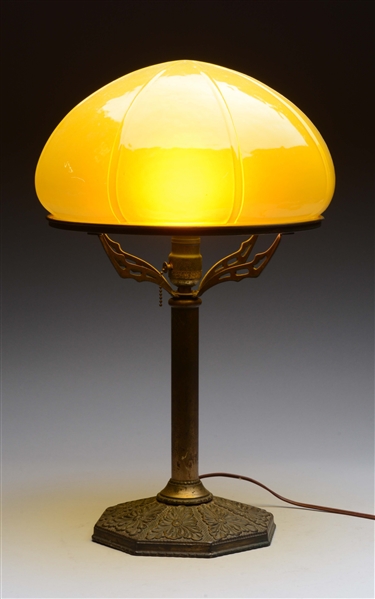 PAIRPOINT STYLE LAMP WITH GLASS SHADE. 