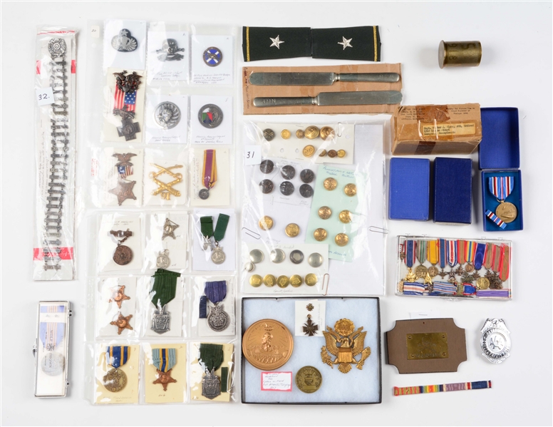 LARGE LOT OF MISCELLANEOUS U.S. MILITARY INSIGNIA & MEDALS.          