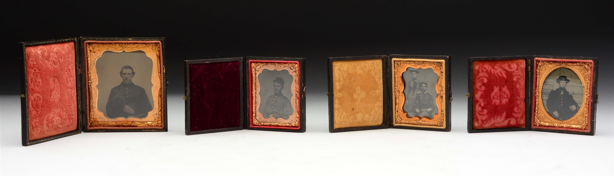 LOT OF 4: CIVIL WAR SOLDIER PHOTOGRAPHS IN CASES. 