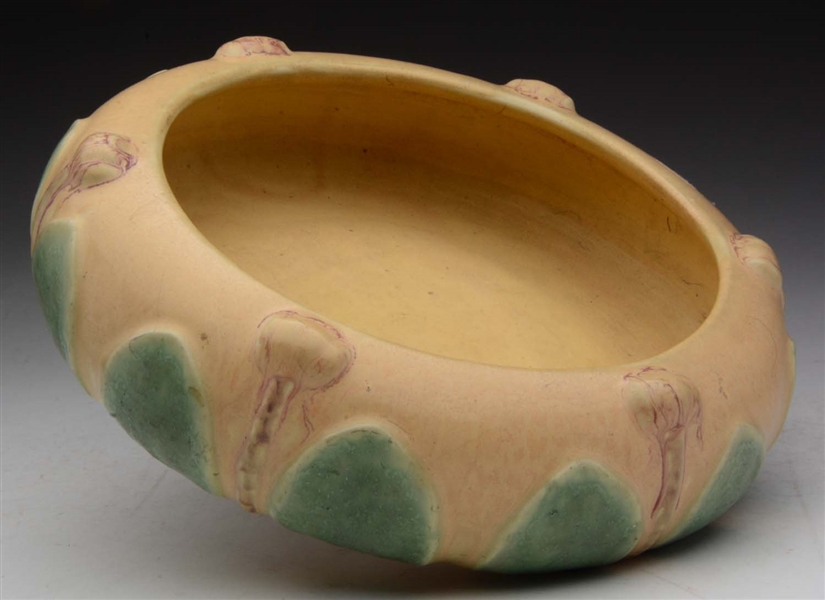 HAMPSHIRE POTTERY ARTS & CRAFTS TWO-COLOR BOWL.