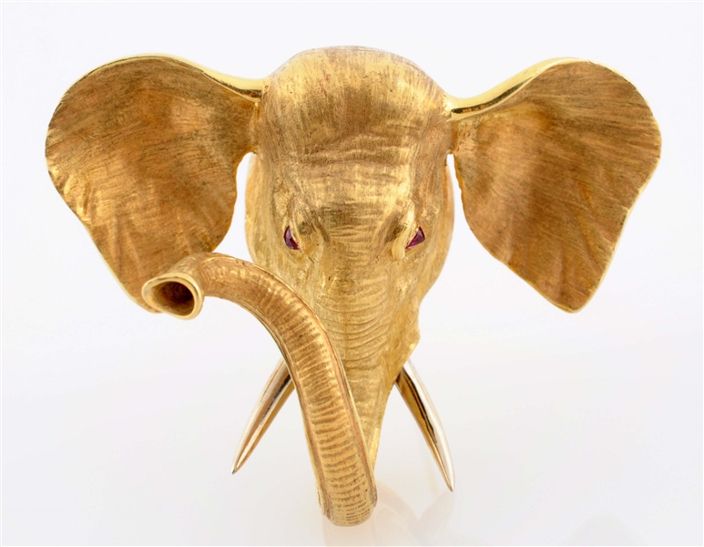 18K YELLOW GOLD MAGNIFICENT ELEPHANT PIN.