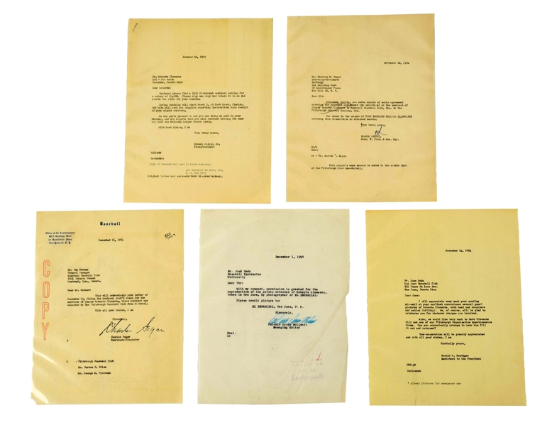 LOT OF 5: LETTERS BRINGING ROBERTO CLEMENTE TO THE PITTSBURGH PIRATES ARCHIVE.