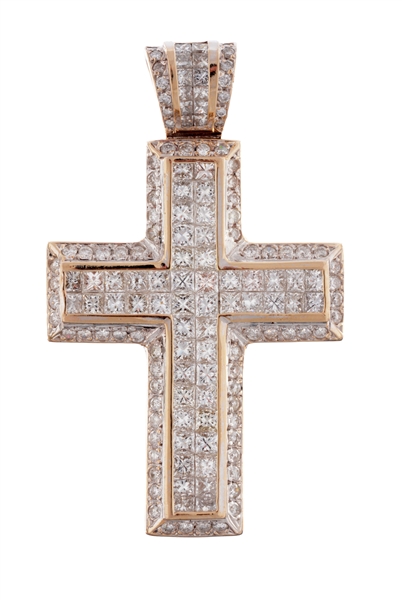 18K WHITE GOLD & DIAMOND CROSS PENDANT.