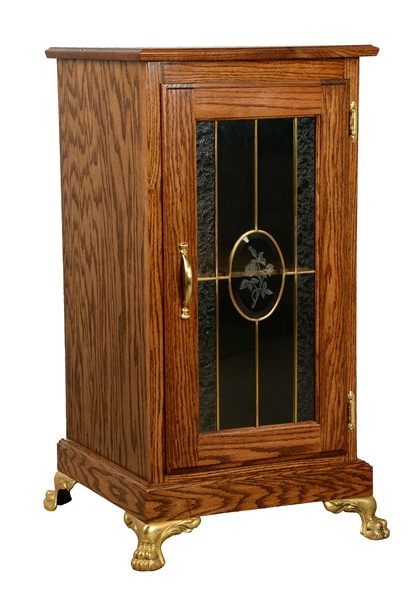 SINGLE SLOT MACHINE STAND WITH GLASS FRONT.