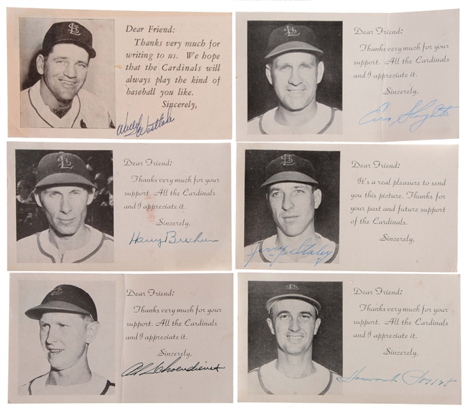 LOT OF 18: ST. LOUIS CARDINALS SIGNED PLAYER POSTCARDS.