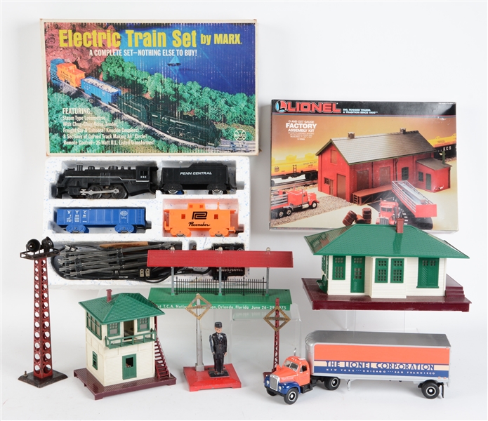 LOT OF ASSORTED POST-WAR LIONEL ACCESSORIES. 