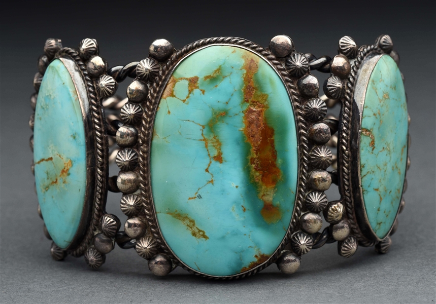 NATIVE AMERICAN INDIAN TURQUOISE BRACELET. 