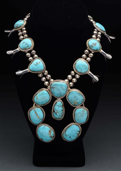 NATIVE AMERICAN INDIAN SQUASH BLOSSOM NECKLACE. 