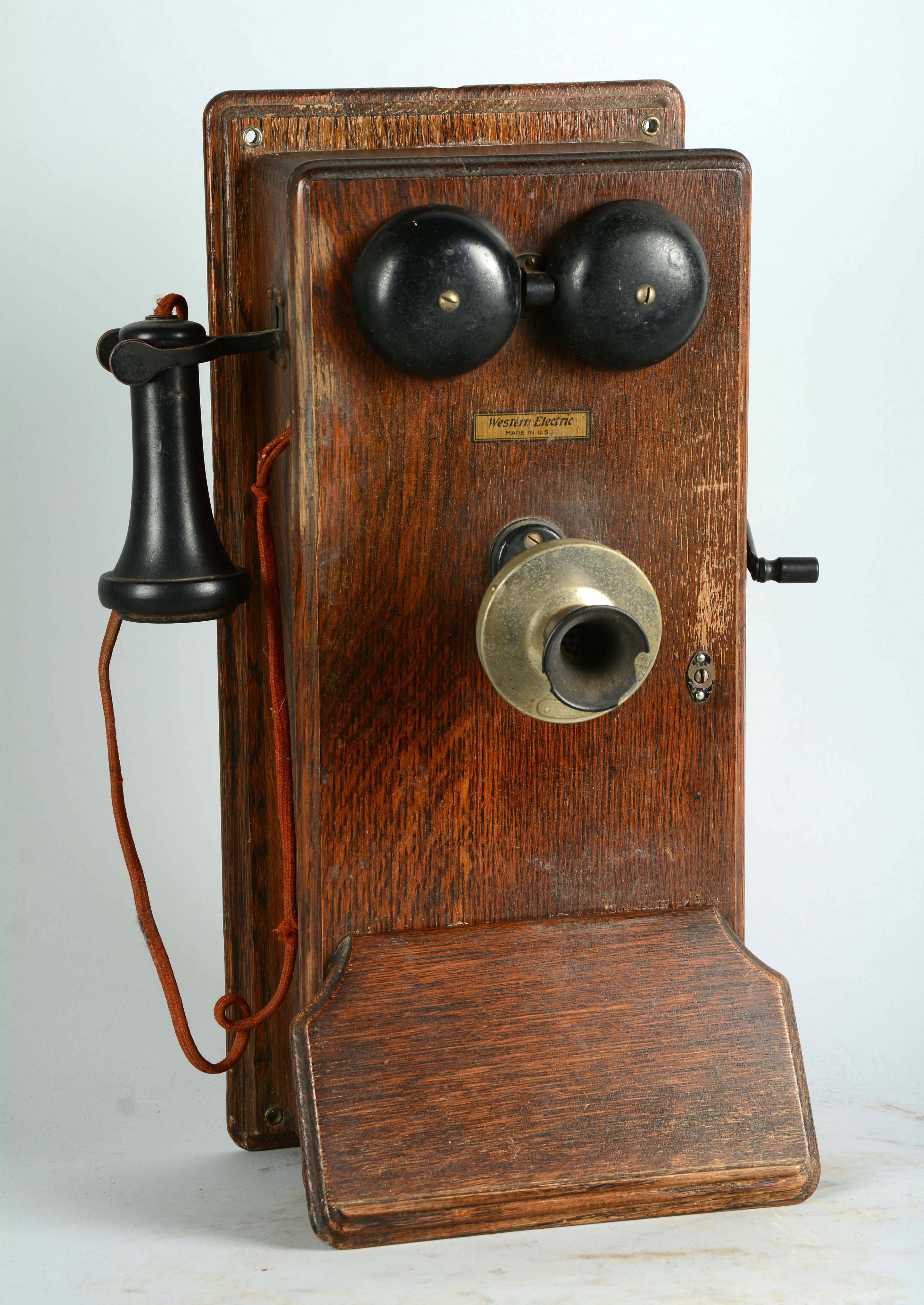 История телефона сегодня. Western Electric e1 телефонный аппарат. Первый телефонный аппарат. Первый телефон. История телефона.
