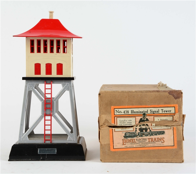 LIONEL NO. 438 ILLUMINATED SIGNAL TOWER WITH BOX. 