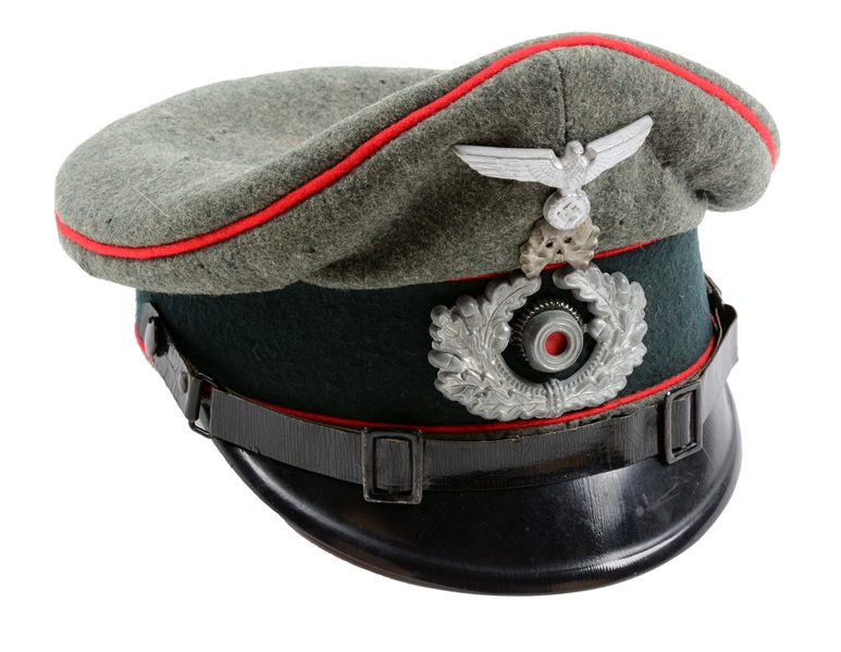 GERMAN WORLD WAR II ARTILLERY ENLISTED VISOR CAP.