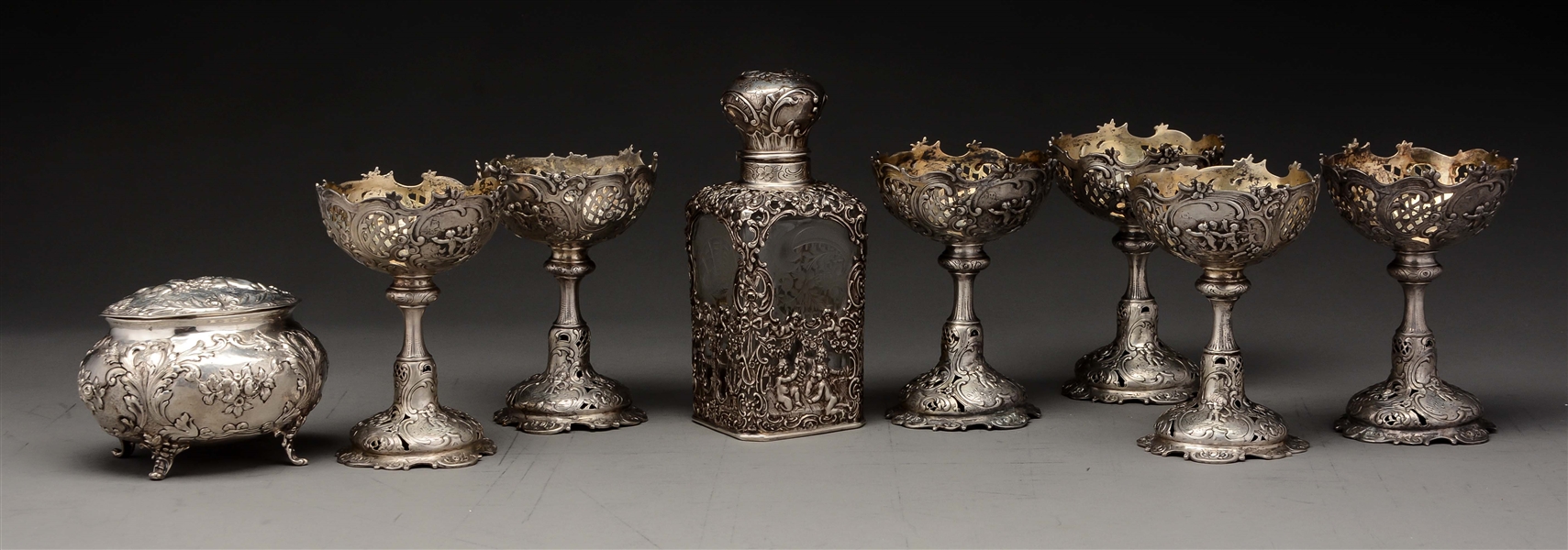 GROUP OF EIGHT CONTINENTAL SILVER ITEMS.