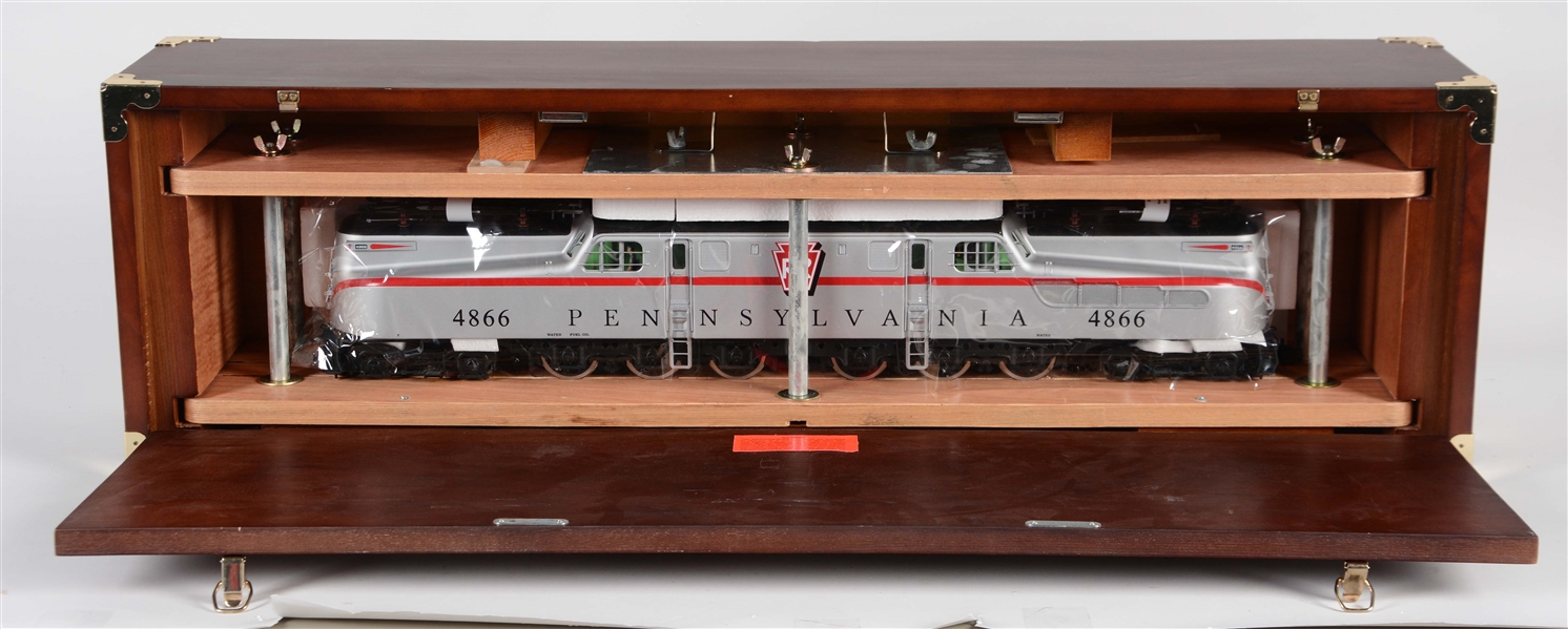 SILVER PPR GG1 ENGINE IN WOOD BOX.