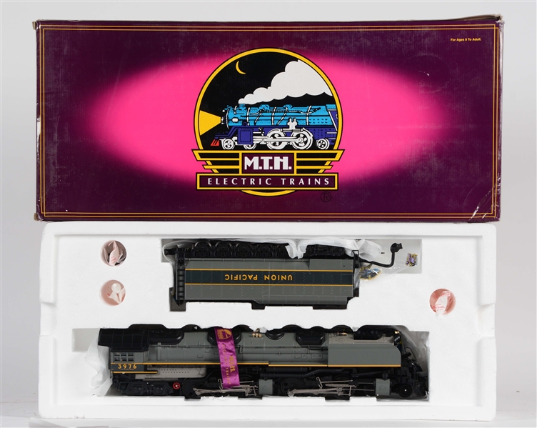 CONTEMPORARY MTH UNION PACIFIC CHALLENGER STEAM ENGINE & TENDER.