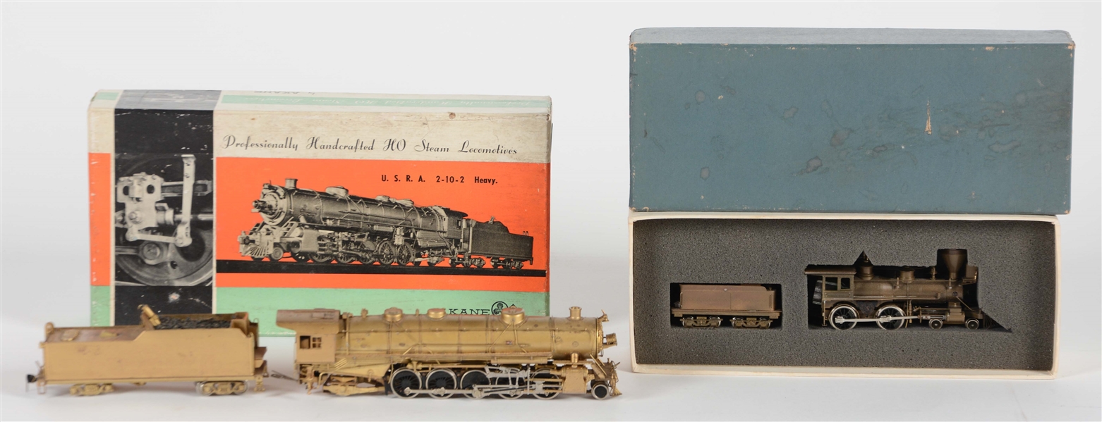 LOT OF 2: BRASS STEAM LOCOMOTIVES & TENDERS IN BOXES.