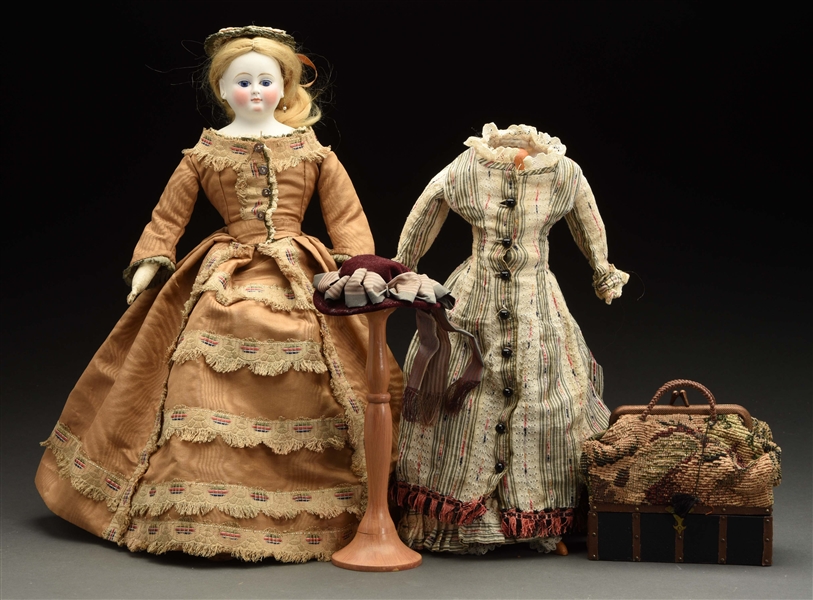 LOVELY GERMAN FASHION DOLL WITH EXTRA CLOTHES.