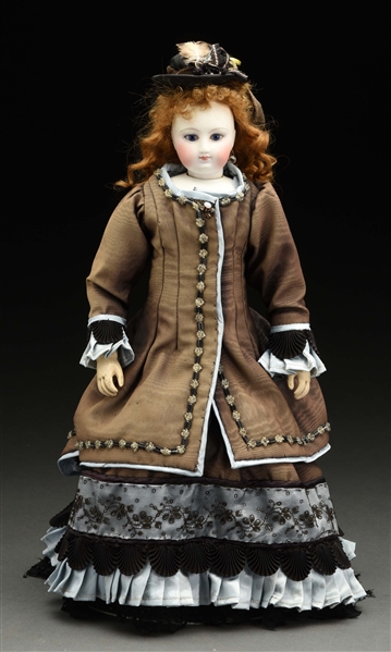 NICE FASHION DOLL WITH WOODEN ARTICULATED BODY.