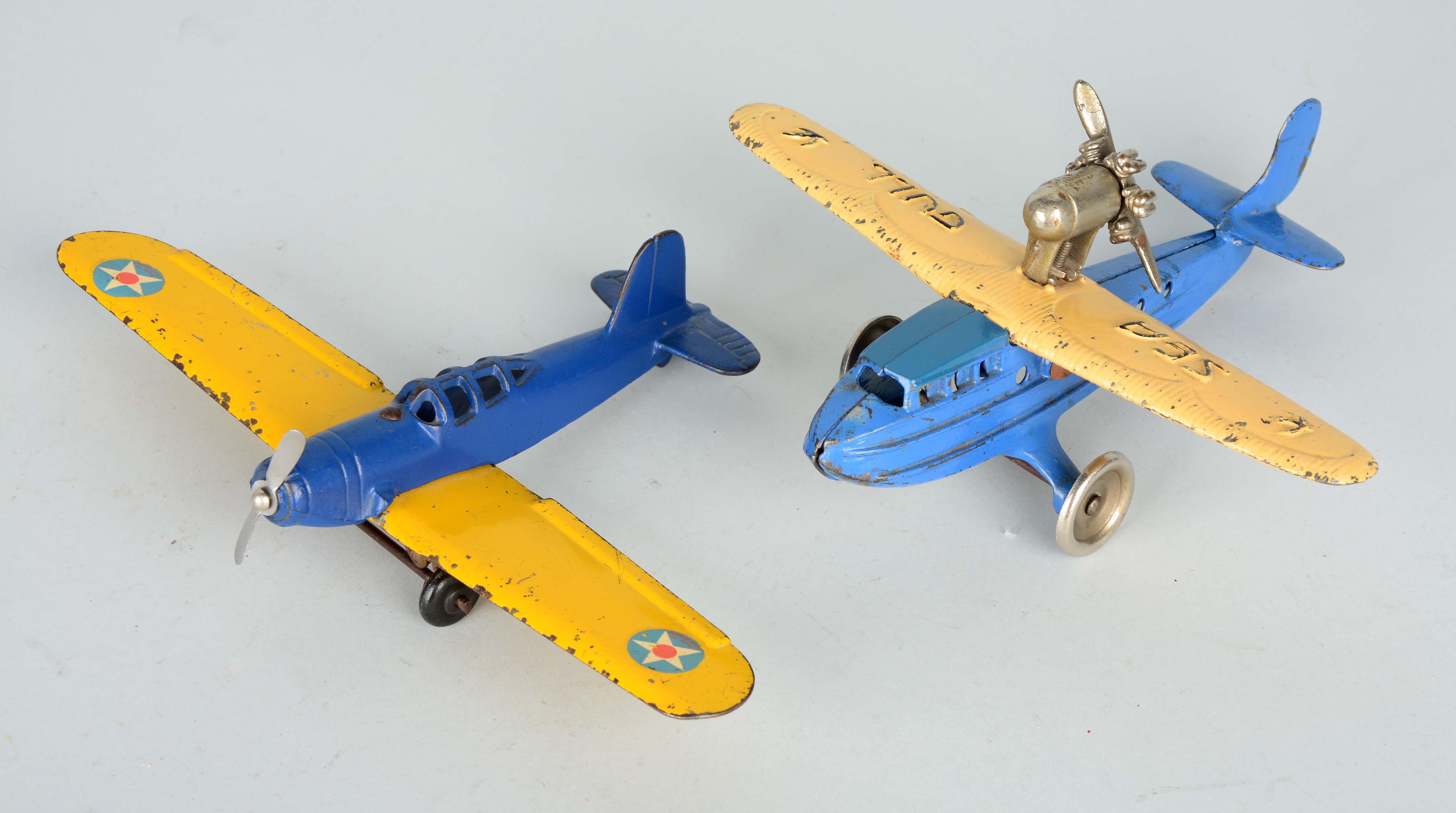 Lot Detail - LOT OF 2: AIRPLANE TOYS.