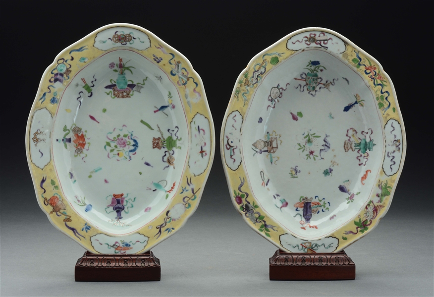 PAIR OF EXPORT PORCELAIN INSERTS. 