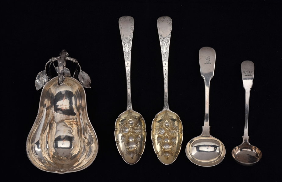 FIVE STERLING SILVER SERVING ITEMS.