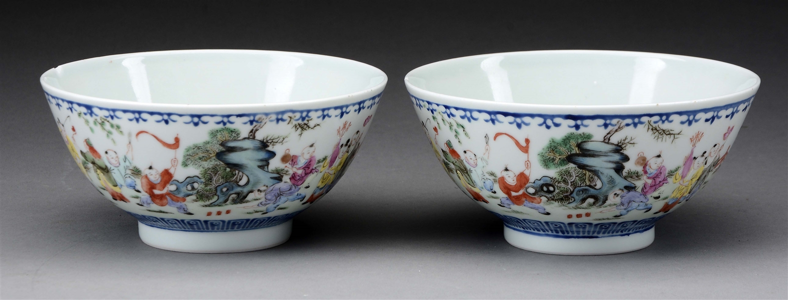 A PAIR OF PORCELAIN TEA BOWLS WITH DAOGUANG MARK. 