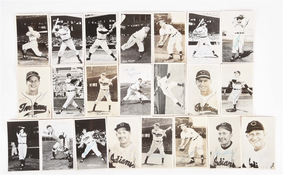 LOT OF 23: CLEVELAND INDIANS SIGNED PLAYER POSTCARDS.
