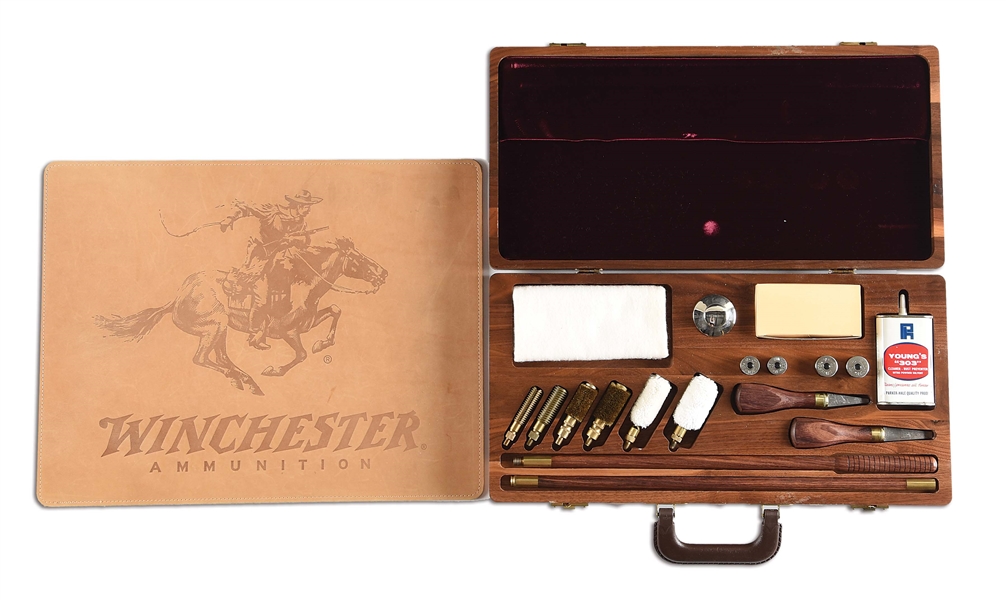 EXCELLENT EARLY WINCHESTER AMMUNITION LEATHER COUNTER MAT & CLEANING KIT IN WOODEN CASE.
